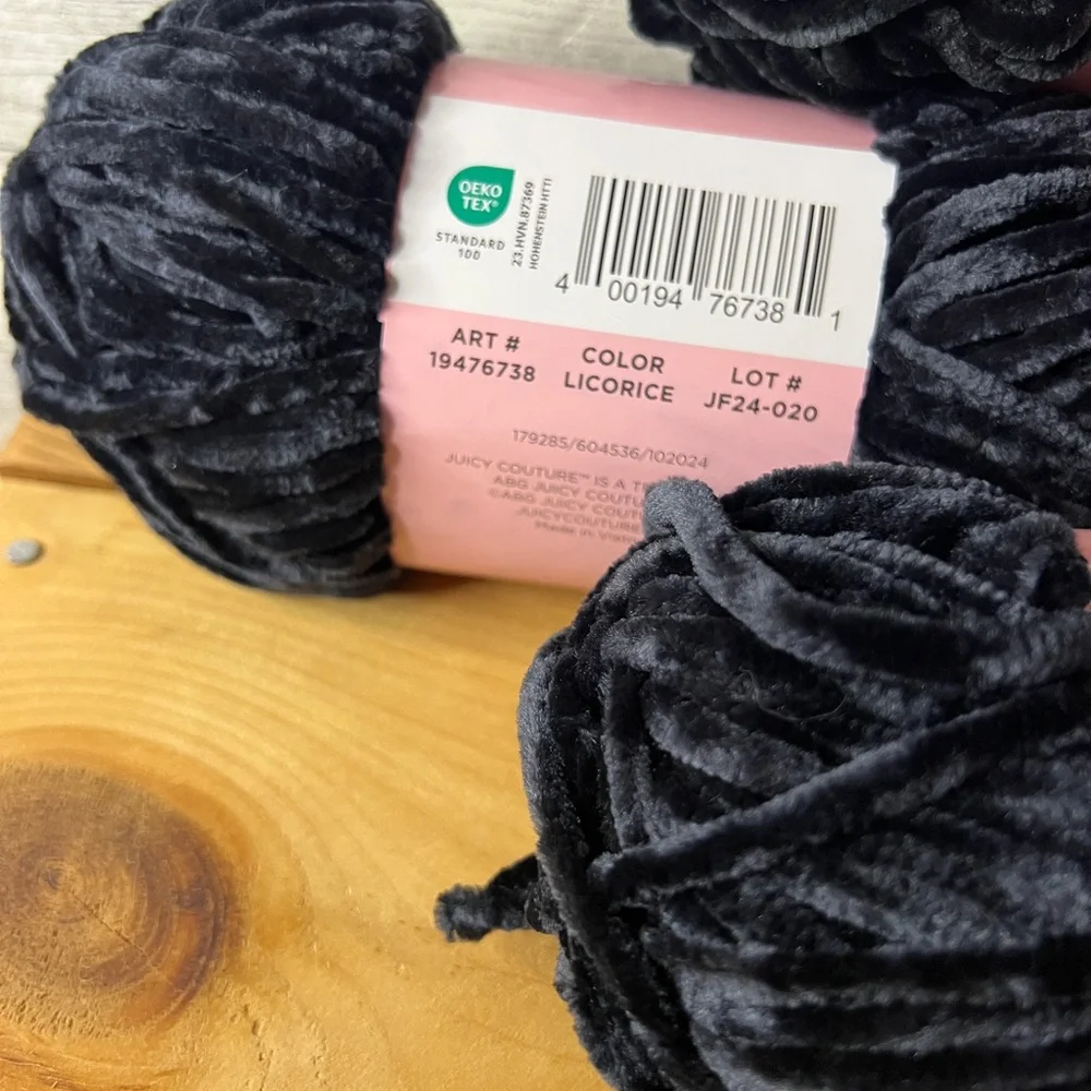 Juicy Couture Luxe Velour Yarn in Black - Picture 7 of 7